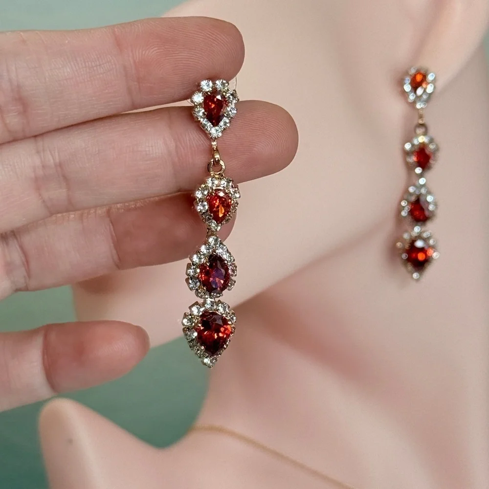 ⚜️ Elegant Gold and Red Drop Earrings